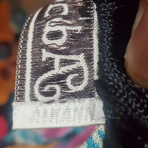 Addenda Shawl - Picture 4 of 4